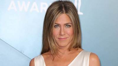 جينيفر أنيستون تطلق علامة تجارية للعناية بالشعر