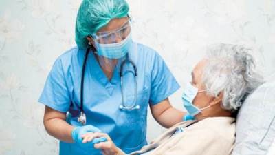 نصائح لكبار السن لمواجهة الموجة الرابعة لكورونا