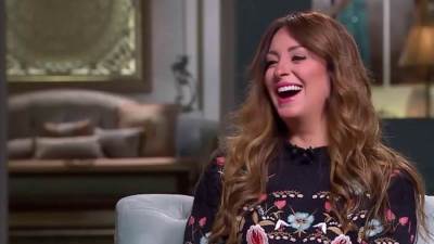 نيرمين الفقي تخطف القلوب بفستان ساحر