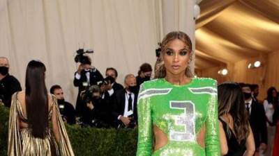 بالصور .. أغرب أزياء المشاهير بحفل "ميت جالا" 2021