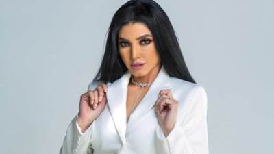 روجينا تحتفل بحصولها على جائزة من مهرجان الفضائيات العربية