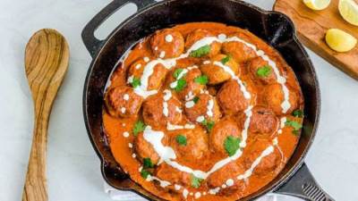  أدهشي أسرتك وضيوفك بوصفة كرات لحم الدجاج بصوص الزبدة