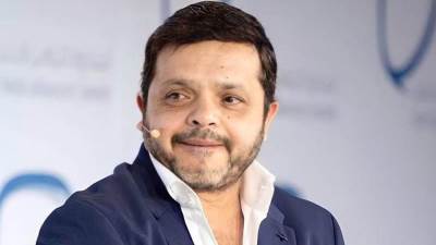 بعد شروط هنيدى.. فان دام يستشير جمهوره للموافقة على القتال