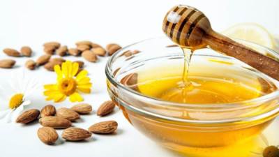 فوائد الجوز واللوز والكاجو مع العسل