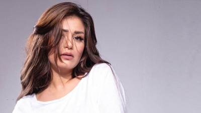 بالفيديو .. منة فضالي تنجو من حريق مطبخ منزلها وإصابة والدتها