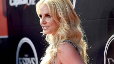 بعد 13 عامًا .. بأمر المحكمة رفع وصاية والد بريتني سبيرز عنها