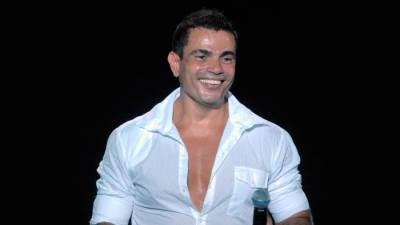 عمرو دياب يحتفل بعيد ميلاده الـ 60