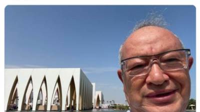 نجيب ساويرس أمام مسرح مهرجان الجونة :"أمال فين الحريقة؟.. الحمد لله"