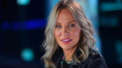 بالفيديو .. شيرين رضا تستعرض إنوثتها  بفستان جرئ