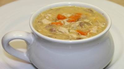 فوائد شوربة الدجاج للبالغين والرضع