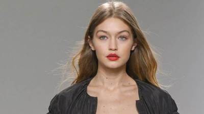 بعد إنفصالهما .. صراع بين زين مالك وجيجي حديد على حضانة طفلتهما