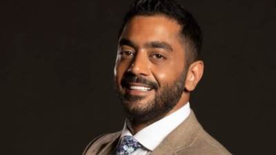 إصابة أحمد فلوكس بالكورونا .. وماذا طلبت زوجته من محبيه؟