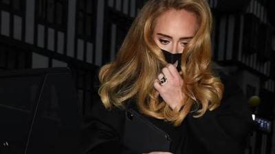 أديل تظهر بخاتم زواج  عقب تناولها للعشاء مع حبيبها ريتش بول