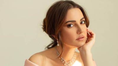 بإطلالة شتوية .. درة تتألق في أحدث ظهور