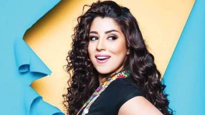 بنفس الفستان .. آيتن عامر تنشر صورة طفلة تقلد إطلالتها