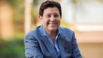 هاني شاكر يمنع 19 مطربا شعبيا من الغناء في مصر