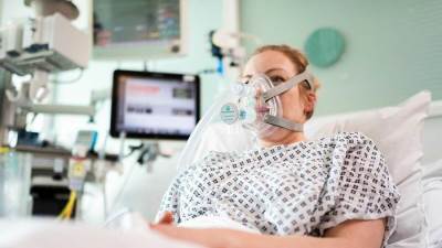 طبيب يوضح كيفية تركيب وصلات الغسيل الكلوي في الجسم