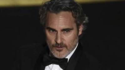 لماذا طالب خواكين فينيكس وخطيبته بعدم ذبح الديوك الرومية؟