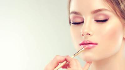 أحدث اتجاهات موضة المكياج في شتاء 2022.. اعرفيها