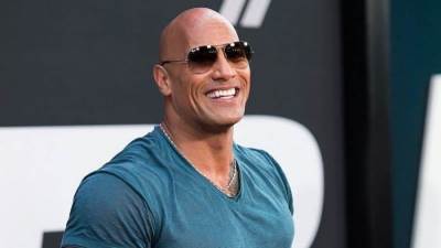 علي طريقته .."ذا روك" يحتفل بعيد ميلاد ابنته 