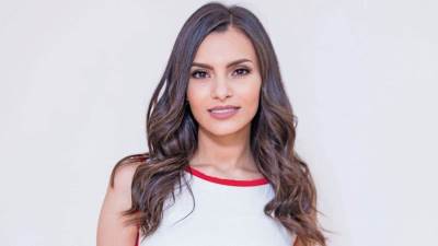 كارمن سليمان تبرز جمالها بدون مكياج