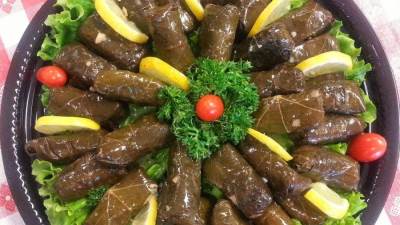 على الطريقة اللبنانية .. تحضير ورق العنب باللحمة المفرومة 