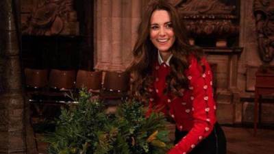 كيت ميدلتون تعزف على البيانو لأول مرة أمام العامة 