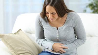 أكلات ابعد عنها لو عندك انتفاخ في البطن