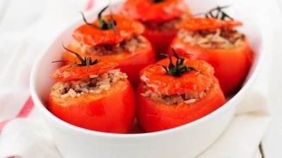 طريقة عمل محشي طماطم بالبقسماط