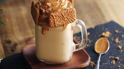 مشروب يضاعف خطر الإصابة بسرطان الأمعاء