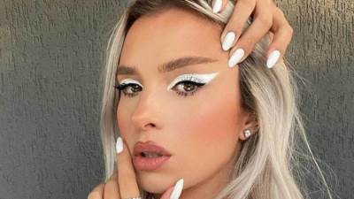 أبرز رسمات الأيلاينر الأبيض لشتاء 2022 .. جربيها