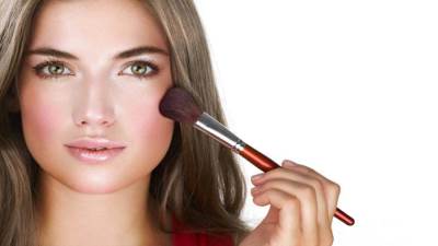 نصائح الخبراء لتطبيق المكياج على بشرة جافة