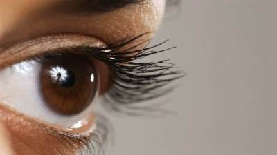 متى يطلب الطبيب إجراء مسح بالأشعة المقطعية لمحجر العين؟