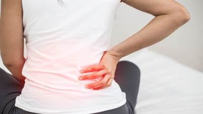 أحدث أعراض أوميكرون ألم أسفل الظهر .. اعرف التفاصيل