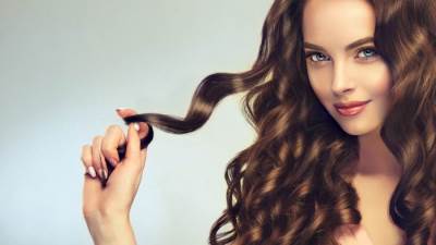 كيف تستخدمين زيت الروزماري لتقوية شعرك؟