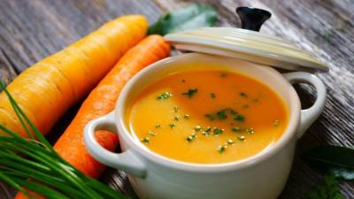 بالخطوات والمقادير.. طريقة عمل شوربة الجزر