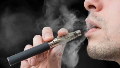 دراسة: السجائر الإلكترونية تسبب أضرارًا طويلة المدى على قلوب المراهقين