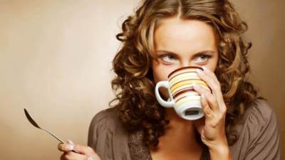 متى تبطئ القهوة عمل الدماغ؟
