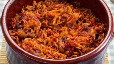 طاجن لسان عصفور باللحمة أو الدجاج