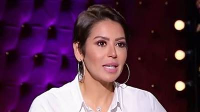 لقاء الخميسي وزوجها يخطفان الأنظار