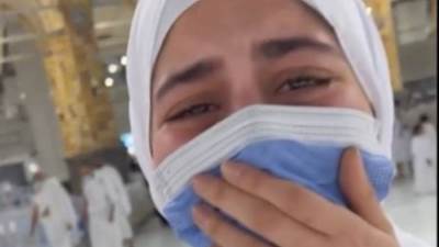 بالفيديو.. مايان السيد تؤدي مناسك العمرة 