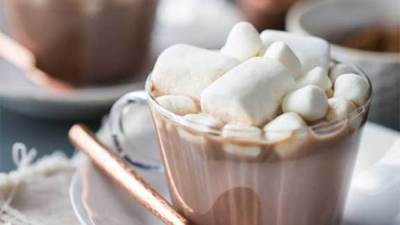 طريقة سهلة لعمل مشروب الكاكاو بالمارشملو