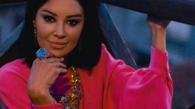 قفطان أروى جودة الوردي بسعر يتخطى 65 ألف جنيه