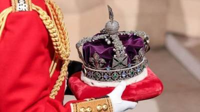 من سيرث مجوهرات الملكة إليزابيث الثمينة؟