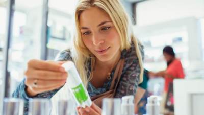 منتجات من الصيدليّة غير مكلفة ستغنيك عن مستحضرات التجميل الباهظة