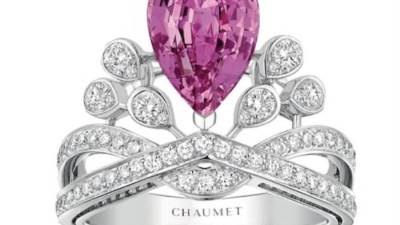 مجوهرات باللون الوردي مناسبة لشهر أكتوبر