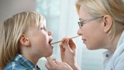 متى يجب استئصال اللوزتين عند الأطفال؟