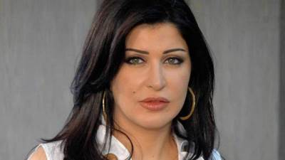 جومانا مراد تشتري قلادتين من مجوهرات هند رستم بعد بيعها في مزاد علني