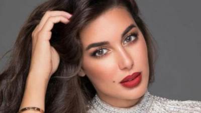 طبقي أحمر الشفاه القوي على طريقة ياسمين صبري