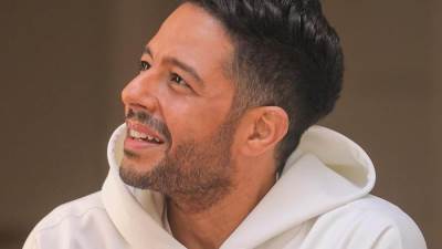 محمد حماقي يعلن توقفه عن تشجيع كرة القدم بعد فوز ميسي بكأس العالم